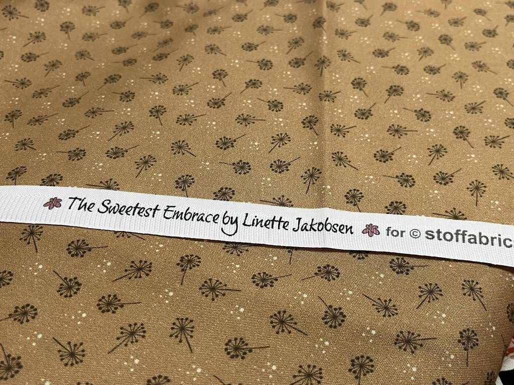 Small Floral Dandolines, The Sweetest Embrace, Linette Jakobsen, Stof Fabrics, Blank Quilting