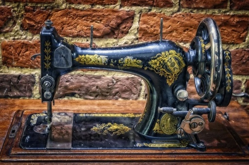 [MISC-009] Vintage Singer Panel 24in x 16in, Focus on Fabric Collection